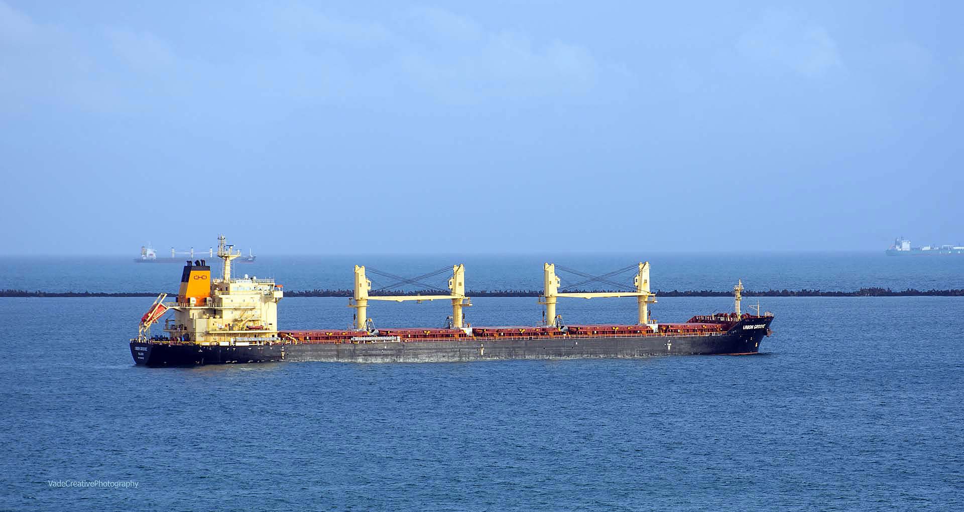 UNION GROOVE is a Bulk Carrier