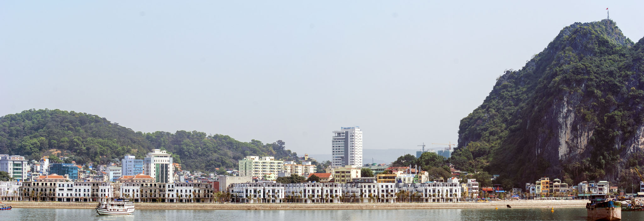 Halong Bay, Township